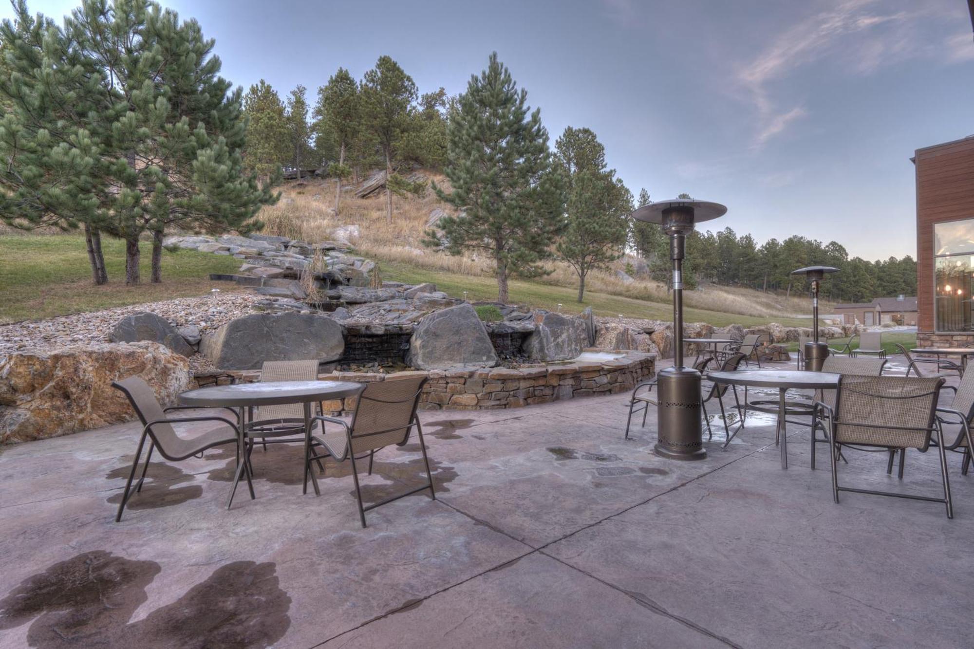 Holiday Inn Express & Suites Custer-Mt Rushmore Exterior photo